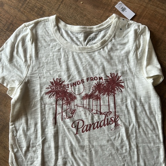 - NWT! Gap T-Shirt size M - Picture 4 of 4